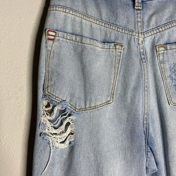 Urban Outfitters BDG Light Wash High Rise Mom Jean Size 24 - Picture 5 of 11